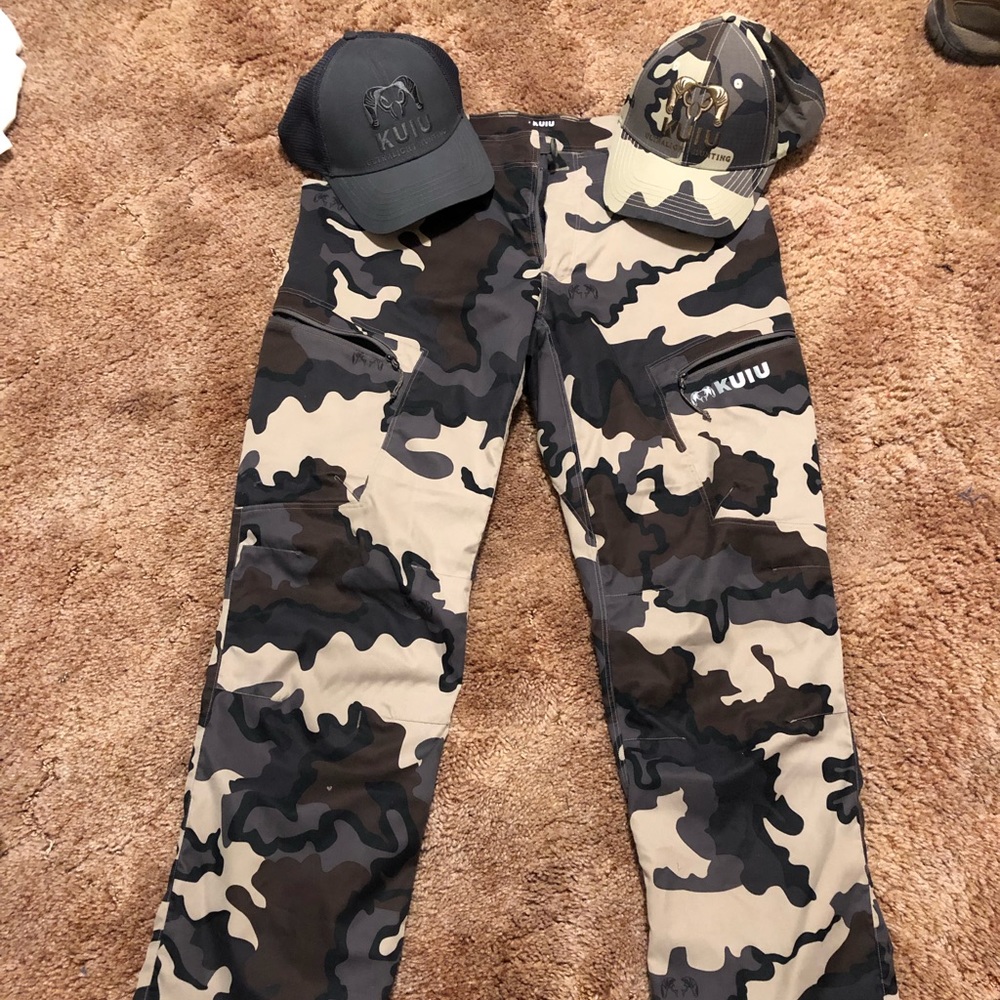 Kuiu attack pant + 2 hats